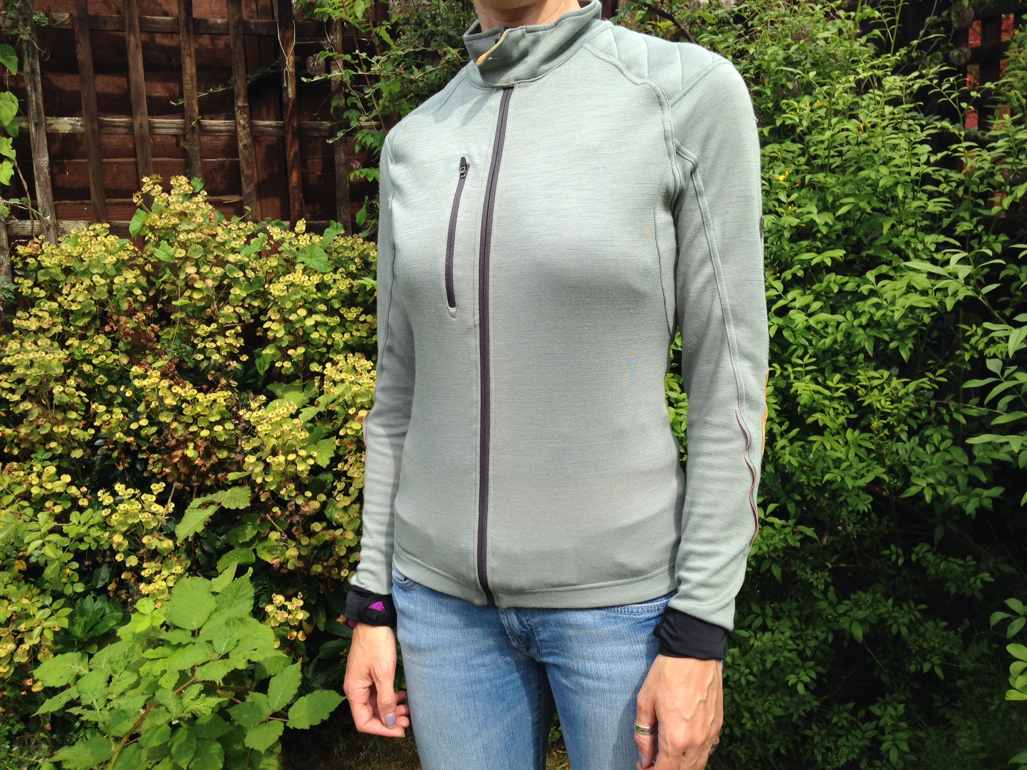 【Café du Cycliste】 Yolande Woman メリノウール Review: Cafe du Cycliste Yolande Merino Jersey |